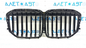 Решетка радиатора grill BMW X7 G07 19-22 без ночного видения, под камеру, вмятины, песок, сломаны крепления