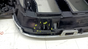 Решетка радиатора grill BMW X7 G07 19-22 без ночного видения, под камеру, вмятины, песок, сломаны крепления