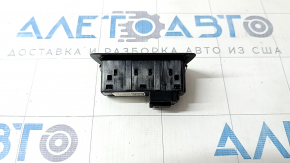 Buton pentru deschiderea ușii portbagajului BMW X7 G07 19- partea inferioară pentru suspensie pneumatică