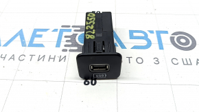 USB Hub центральной консоли Jeep Compass 22-26 задний, царапины