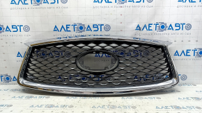 Решетка радиатора grill Infiniti QX50 19-25 без эмблемы, песок, тычка, трещины в молдинге, сломано крепление