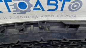 Решетка радиатора grill Infiniti QX50 19-25 без эмблемы, песок, тычка, трещины в молдинге, сломано крепление