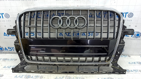 Решетка радиатора grill Audi Q5 8R 13-17 рест без парктроников, глянец, хром, хром вставки, с шильдиком, песок, трещины, тычка, сломаны крепления хром вставки