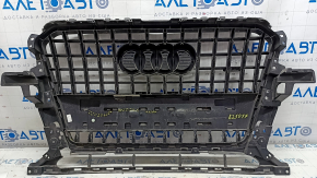 Решетка радиатора grill Audi Q5 8R 13-17 рест без парктроников, глянец, хром, хром вставки, с шильдиком, песок, трещины, тычка, сломаны крепления хром вставки