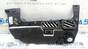 Накладка передней панели нижняя пространства ног пассажира Tesla Model Y 20-25 с пищалкой, царапины