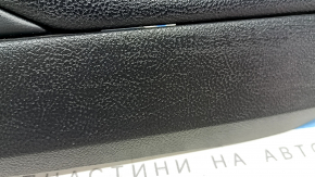 Накладка центральной консоли боковая правая Lincoln MKZ 17-20 кожа черная, царапины, побелел пластик на креплении