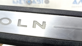 Накладка порога передняя правая Lincoln MKZ 17-20 хром с подсветкой, черная, царапины, вмятина