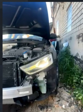 Фара передняя левая в сборе Audi Q3 8U 16-18 ксенон, под полировку, желтая дрл полоса