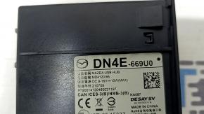 Hub USB, card SD Mazda CX-30 20-21