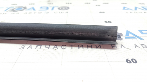 Garnitura ușii stânga sus Tesla Model Y 20-25, crăpată 