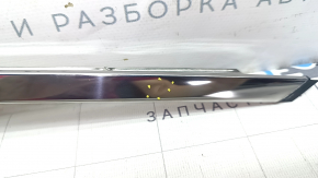 Молдинг двери верхний передней правой Toyota Camry v70 18-24 хром, тычка, царапины, сломано крепление
