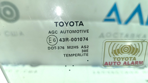 Стекло двери передней правой Toyota Camry v70 18-24 царапины