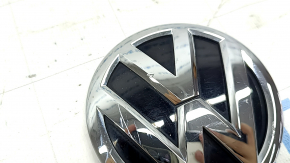 Эмблема задняя VW Jetta 19-21 сломана направляющая, песок