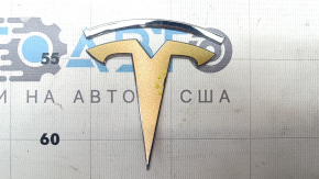 Эмблема значок T задняя Tesla Model Y 20-25 золотой, вздутие краски