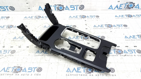 Zgârieturi pe ornamentele consolei centrale de la Ford Fusion mk5 17-20