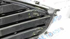 Решетка радиатора grill в сборе с обрамлением Ford Fusion mk5 19-20 хром, песок, сломано крепление