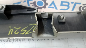 Порог правый Ford Fusion mk5 13-20 серебро UX, с уплотнителями, царапины, надлом крепления, трещина, примято