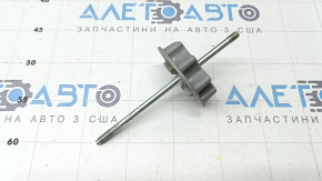 Болт крепления запасного колеса Toyota Camry v40