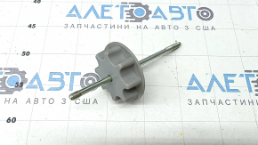 Болт крепления запасного колеса Toyota Camry v40