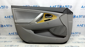Обшивка двери карточка передняя левая Toyota Camry v40 серая, подлокотник серая кожа, вставка под дерево, с ручкой, без управления, побелел пластик, под чистку, отклелилась кожа