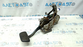 Педаль тормоза Toyota Camry v40 с кронштейном и датчиком, ржавая