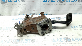 Педаль тормоза Toyota Camry v40 с кронштейном и датчиком, ржавая
