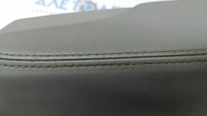 Подлокотник центральной консолиToyota Camry v40 кожа серая, под чистку, потерт