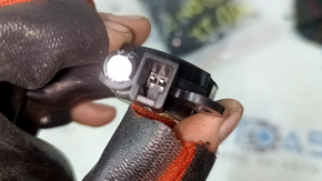 Пищалка передней стойки левая Mitsubishi Outlander 22-26 Bose