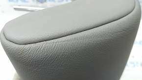 Подголовник 2 ряда центральный Toyota Camry v40 кожа серый, под регулируемую спинку, царапины