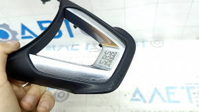 Накладка руля Mazda CX-9 16-23 полез хром, царапины на хроме