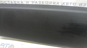 Обшивка двери багажника верхняя Mazda CX-9 16-17 черн, царапины, трещина в креплении
