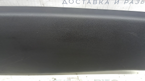 Обшивка двери багажника верхняя Mazda CX-9 16-17 черн, царапины, трещина в креплении