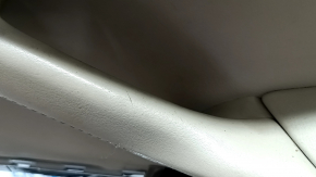 Обшивка двери карточка передняя правая Mazda CX-9 16-19 кожа черная с бежевой вставкой кожа, подлокотник кожа, серый молдинг, с ручкой, BOSE, царапины
