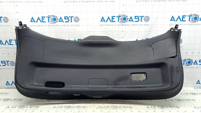 Обшивка двери багажника нижняя Mazda CX-9 16-23 черная, с ручкой, царапины, вмятины, надлом крепления заглушки, потерта, надлом крепления, трещины в направляйках