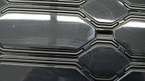Решетка радиатора grill в сборе Audi Q5 80A 21-24 черный глянец, эмблема и молдинг хром, S-Line, с каркасом, с эмблемой quattro, эмблема с подсветкой, царапины, отклеилась эмблема