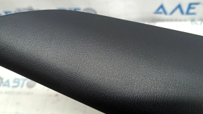 Накладка центральной консоли верхняя левая Mazda CX-9 16-23 черная, царапины