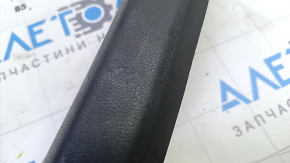 Обшивка двери багажника правая Subaru Impreza 5d 17-23 потертая, тычка, царапины