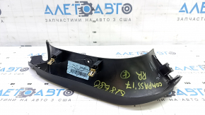 Обшивка двери багажника верхняя правая Jeep Compass 17-26 черная, без заглушки, царапины
