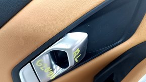 Обшивка двери карточка задняя левая BMW 3 G20 21-26 черная, кожа коричневая COGNAC без строчки,с ручкой и накладкой хром, подлокотник и вставка кожа коричневая COGNAC, с подсветкой, коррозия, царапина