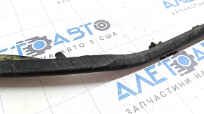Губа переднего бампера Toyota Sienna 21-26 структура, потерт