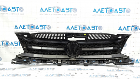 Решетка радиатора grill в сборе VW Tiguan 12-18 рест со значком, песок