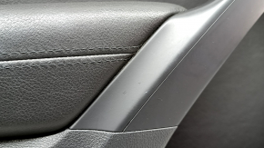 Обшивка двери карточка передняя левая VW Tiguan 09-17 черная, вставка черная кожа, подлокотник черный кожа, Fender, потерта