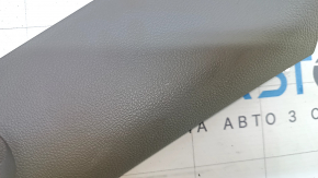 Обшивка двери багажника правая Buick Encore 13-16 серая, сломано крепление, тычка