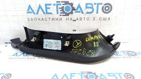 Обшивка двери багажника верхняя правая Jeep Compass 17-26 черная, без заглушки, царапины