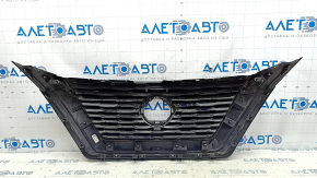 Решетка радиатора grill Nissan Rogue 21-23 без камеры, царапины