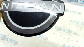 Эмблема решетки радиатора grill Nissan Rogue 21-23 под радар, песок