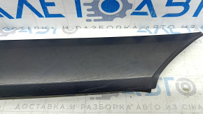 Молдинг передней стойки правый Nissan Rogue 21-26 потерт