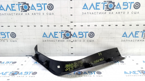 Обшивка двери багажника верхняя правая Jeep Compass 11-16 черная, царапины, тычка