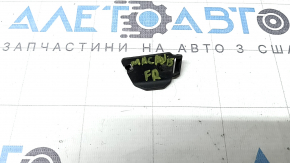 Накладка упор капота правая Porsche Macan 15-26 на капоте