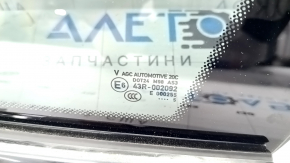 Форточка глухое стекло задняя правая Porsche Macan 15-26 хром, тонировка, с накладкой графит, потерта